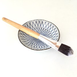 ceramic-bowl-bamboo-brush